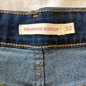 Levi's 725 High Rise Bootcut Jeans - Blue